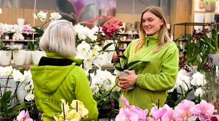 Leonie und Kollegin Orchideen-20240116-WA0013.jpg Leonie und Kollegin Orchideen-20240116-WA0013.jpg